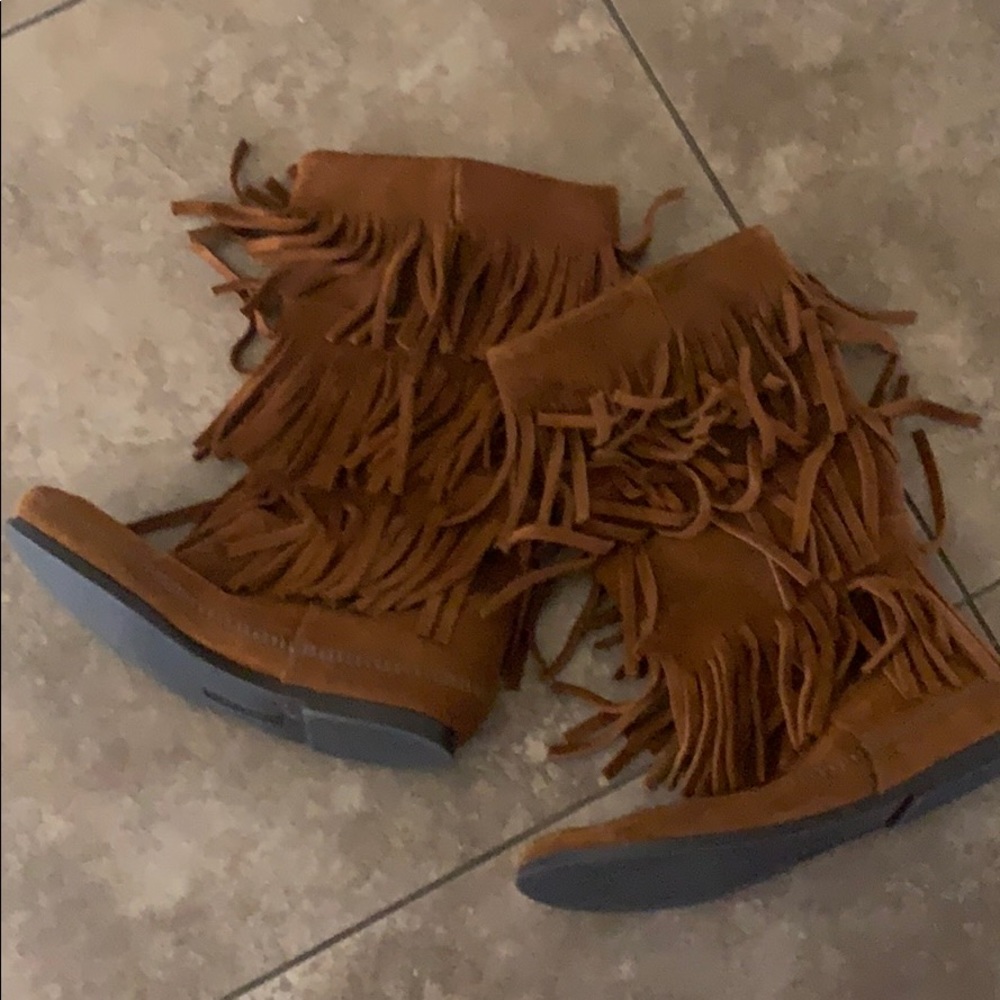 Minnetonka brown fringe suede boots sz 7